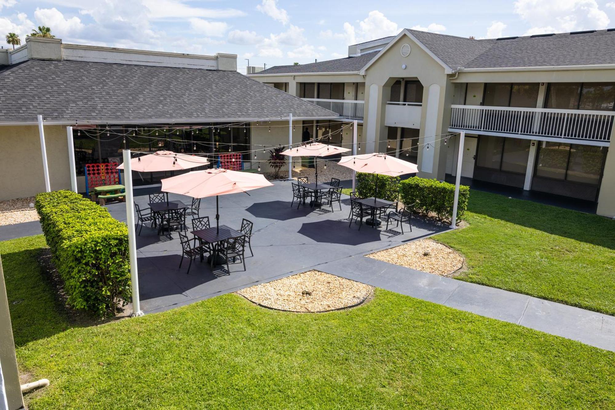 Hotel Room Near Disney 4 People คิสซิมมี ภายนอก รูปภาพ